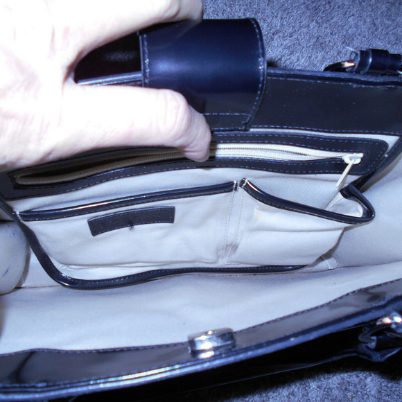 BCBGIRLS BLACK FAUX‎ LEATHER SHOULDER BAG - Picture 7 of 8